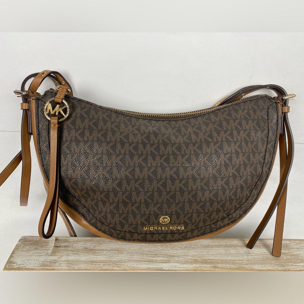 Michael Kors Camden messenger bag signature logo-print canvas gold-tone hardware - Picture 2 of 16